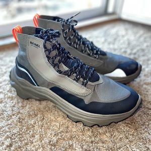 Sorel men’s size 11.5 reflective and waterproof lace up shoe in olive green